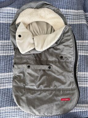 Skip Hop Gray Sherpa-Lined Stroller Footmuff - Gray Exterior Cream Interior